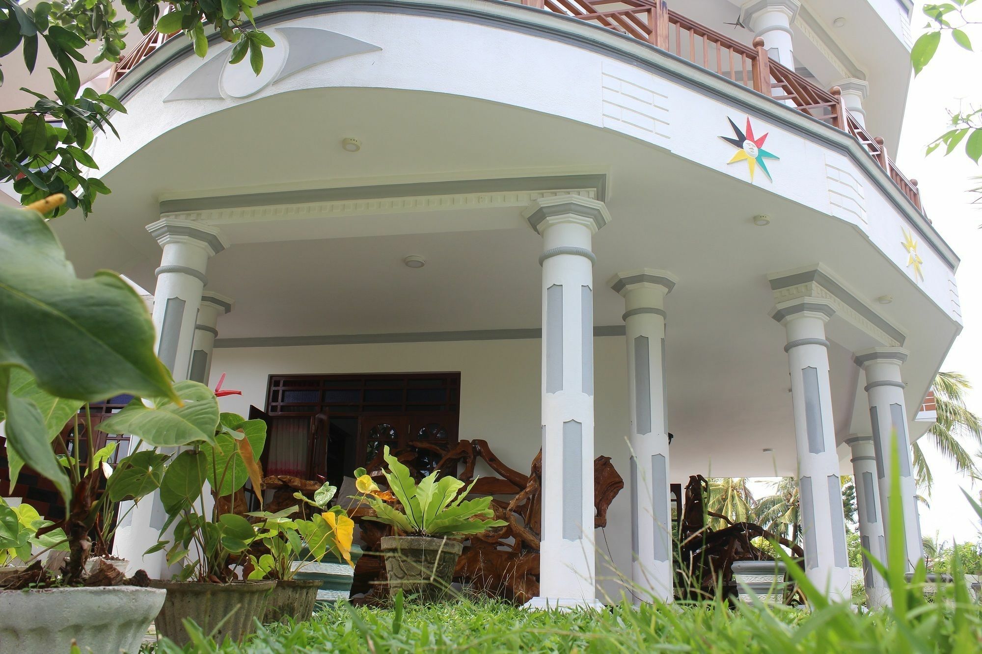 Lion Palace Уелигама Екстериор снимка