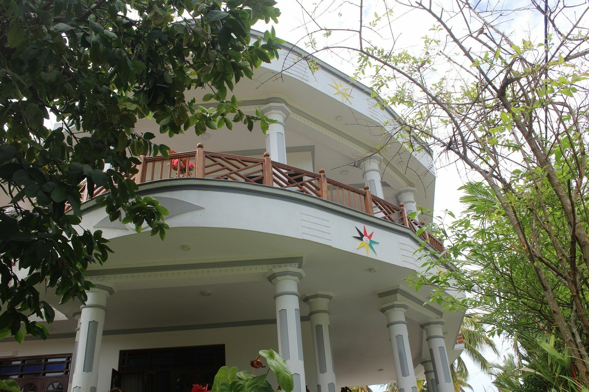 Lion Palace Уелигама Екстериор снимка