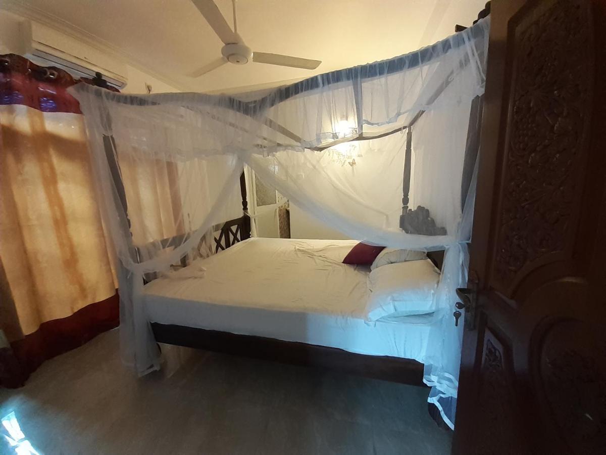 Lion Palace Уелигама Екстериор снимка